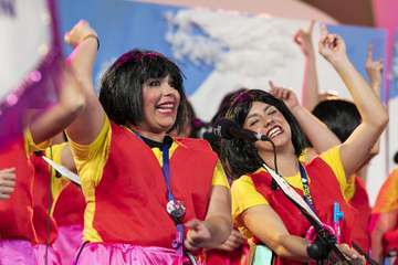 Los nietos de Sary Mánchez abren la final de murgas del Carnaval de 'Una noche en Río' (Foto TA)